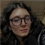 Studentessa appena diplomata con un alto livello d'inglese